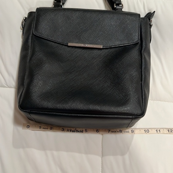 Gorgeous Tumi Saffiano Leather Handbag - Picture 5 of 11